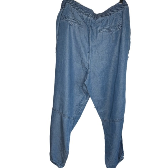 GAP Lightweight Chambray Pant - Picture 5 of 11